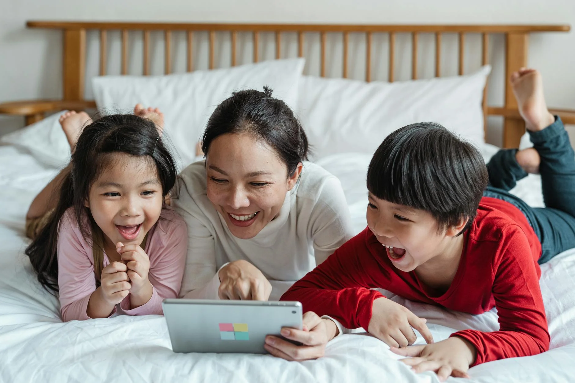 Family enjoying calm screen time together